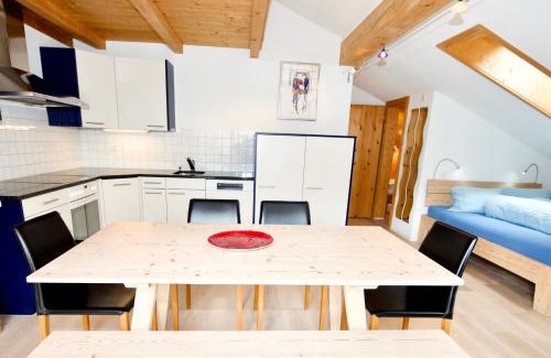 Vals Apartamento | Stilvolle Dachwohnung für 4 im Thermenort Vals