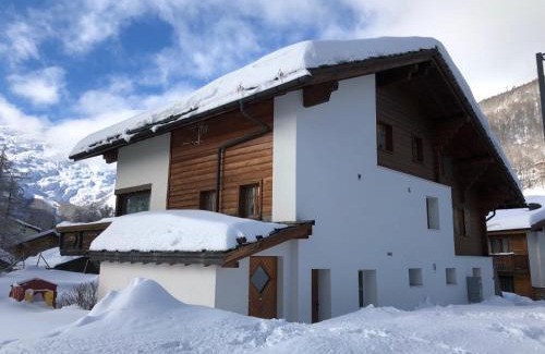 Saas-Fee Chalet De Esquí | Stilvolle grosszügige 7.5 Zi Maisonette Wohnung 10 Pers