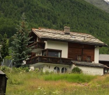 Saas-Fee Chalet De Esquí | Stilvolle grosszügige 7.5 Zi Maisonette Wohnung 10 Pers