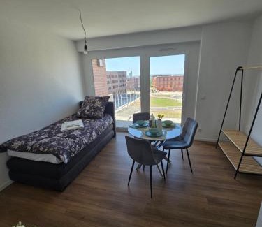 Kirchrode-Bemerode-Wulferode Apartamento | Stilvolle Neubauwohnung mit Balkon&WLAN