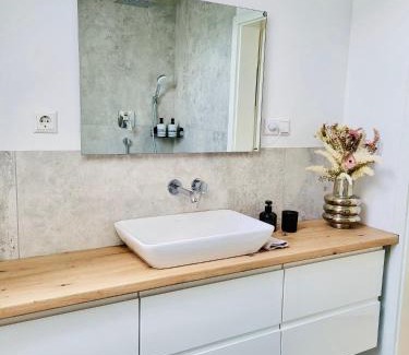 Wiedenbruck Apartamento | Stilvolle Studiowohnung mit Sonnenterasse