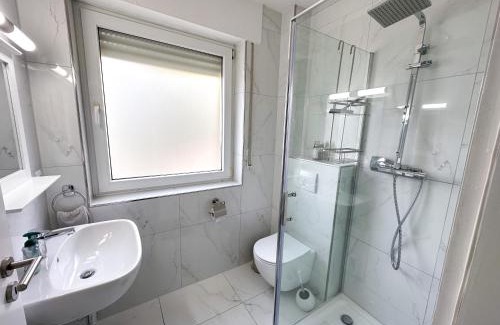 Bad Oeynhausen Apartamento | Stilvolles, frisch renoviertes 2Zi Apartment mit Küche und Balkon in Kliniknähe!