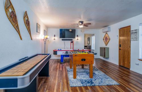 Oakhurst Casa | Stimboli Lodge- Sleeps 16 with tons of games and fun