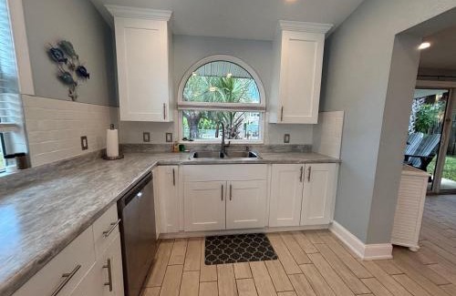 Bonita Shores Casa | Stingray - Intimate Quaint on Imperial River 1.4 mi. 2 Beach