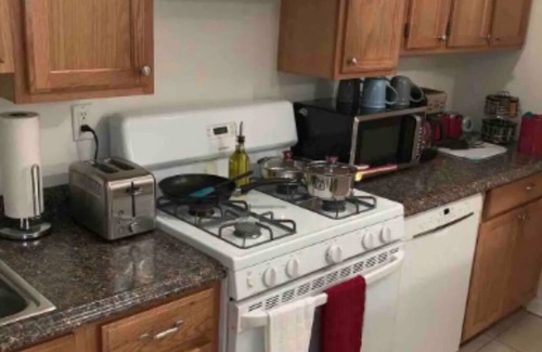 Mill River Casa | Stocked home close to Yale, in Heart of New Haven