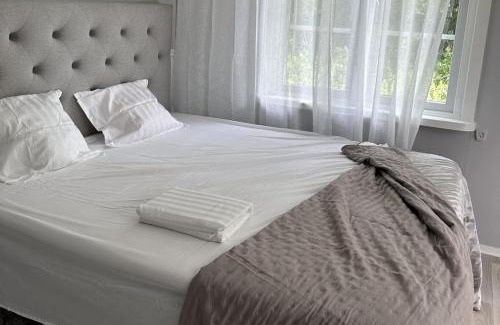 Spanga - Tensta Casa | Stockholm 5-Beds Sleeps 12 with Garden Access