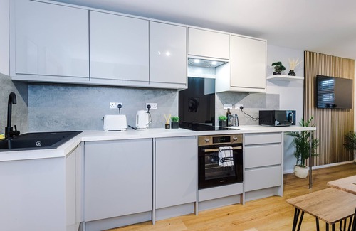 Offerton Casa | Stockport | Parking | Sleeps 5