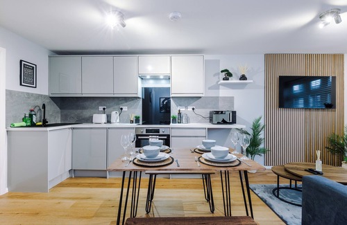 Offerton Casa | Stockport | Parking | Sleeps 5
