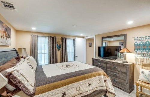 Fort Worth Casa | StockYards! Less than 4 minutes-Sleeps 8-Lee House