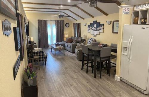 Fort Worth Casa | StockYards! Less than 4 minutes-Sleeps 8-Lee House