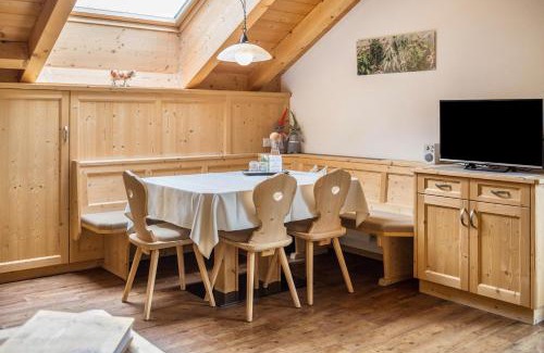 Monguelfo Apartamento | Stoffnerhof Apt Alpenrose
