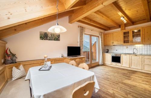 Monguelfo Apartamento | Stoffnerhof Apt Alpenrose