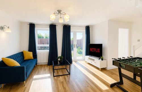 Aylesbury Casa | Stoke Mandeville House - Sleep 6-8