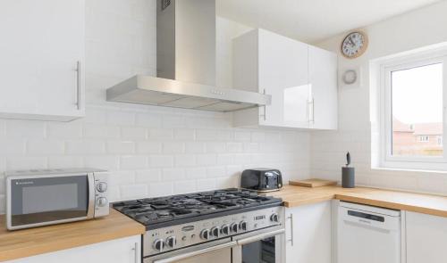 Aylesbury Casa | Stoke Mandeville House - Sleep 6-8