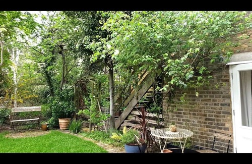 Hackney Downs Casa | Stoke Newington - Light & spacious two bed garden flat