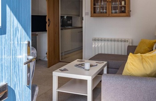 St Minver Cabaña | STOKES COTTAGE, family friendly, with open fire in St Minver