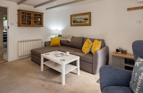 St Minver Cabaña | STOKES COTTAGE, family friendly, with open fire in St Minver