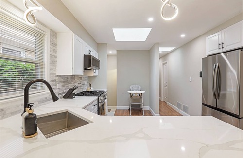 Skokie Casa | Stokes Stay: 4 BR-2.5BA Modern house in wonderful Skokie!
