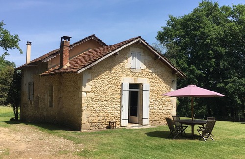 Saint-Georges-de-Montclard Casa | Casa de piedra con jardín en el corazón del Périgord.