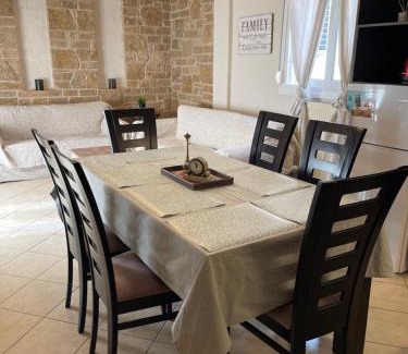 Ampelokipoi-Menemeni Apartamento | Stone Apartment