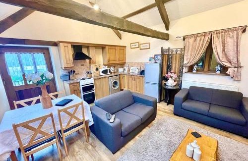 Usk Casa | STONE BUILT BARN in a beautiful RURAL setting
