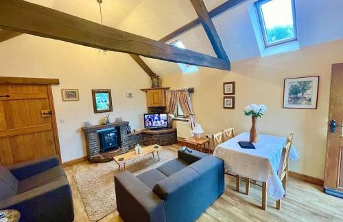 Usk Casa | STONE BUILT BARN in a beautiful RURAL setting