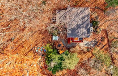 Kabletown Casa | Stone Cabin on Valley View - Firepit & Hot Tub
