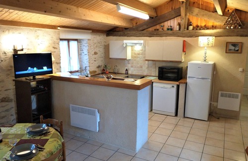 La Chaize-Giraud Cabaña | Stone Cottage, 5 km from Brétignolles sur mer, heated swimming pool