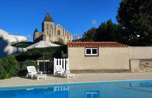 La Chaize-Giraud Cabaña | Stone Cottage, 5 km from Brétignolles sur mer, heated swimming pool