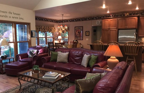 Baileys Harbor Casa | Stone Cottage, ubicado en el bosque en el condado de Door - Llame para conocer las tarifas