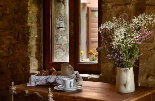 Montegabbione Cabaña | Stone farmhouse with heated swimming pool