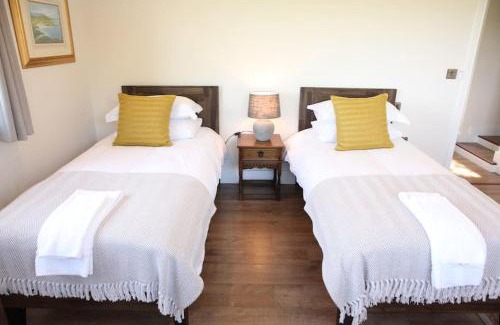 Bailliesmill Villa | Stone Gate lodge with Private Hot Tub