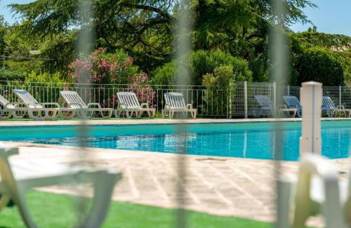 La Roque-sur-Pernes Casa | Stone haven in Provence