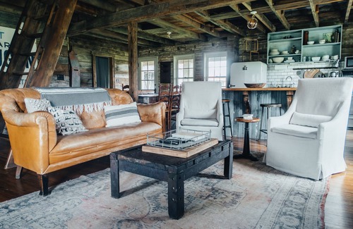 Cookeville Otro | Stone Homestead Farmhouse