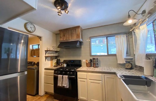 Missoula Casa | Stone House Cabin with Mountain View 4 miles to the University & Downtown