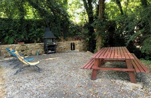 Saint-Jal Casa | Stone house in a green setting
