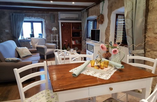 Opatija Casa | Casa de piedra en Dobrec con vistas al mar