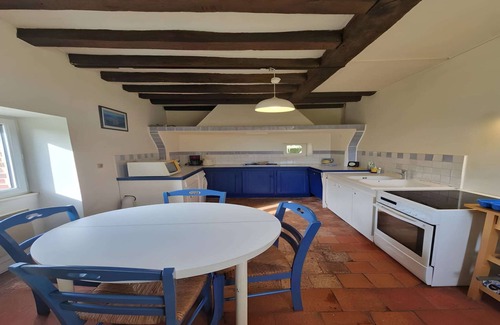 Thoree-les-Pins Casa | Casa de Piedra en La Flèche con Jardín y BBQ