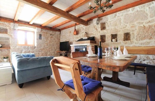 Biokovsko Selo Casa | Casa de piedra en Makarska con piscina y vistas