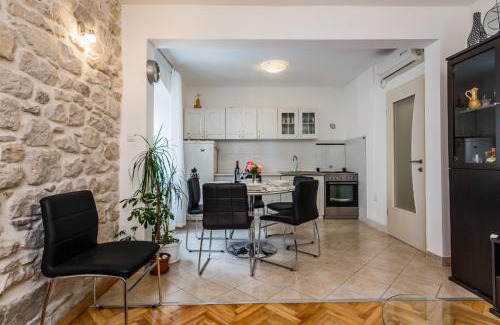 Kastel Stari Casa | Stone House Kaštela