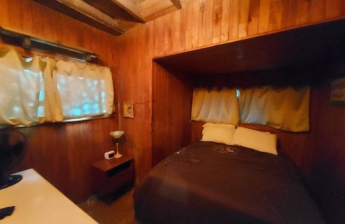 Solon Springs Cabina | Stone Lodge: Authentic Northwoods Charm A Stone's Throw from the Lake.