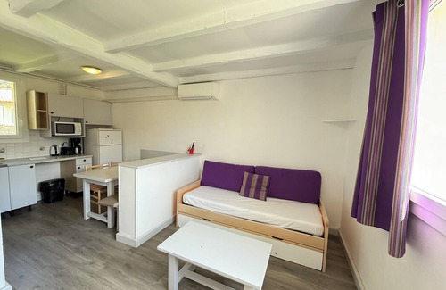 La Roque-sur-Pernes Condominio | Stone mas in residence with pool