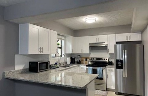 Stone Mountain Casa | Stone Mountain Delight, Smart TVs in Every Room, Pool Table, Desk and Backyard!