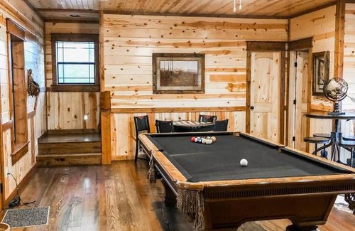 Broken Bow Casa | Stone Mountain Lodge 5000sqft 6 Bed Game Room Pool Table Hot Tub