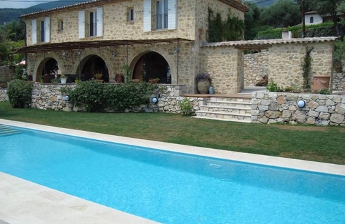 Tourrettes-sur-Loup Villa | Provenzal casa de piedra con vistas panorámicas al mar y piscina climatizada
