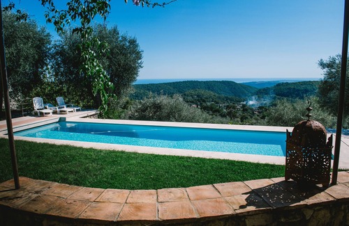 Tourrettes-sur-Loup Villa | Provenzal casa de piedra con vistas panorámicas al mar y piscina climatizada