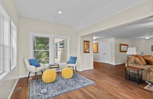 Highlands Hills Casa | Stone's Throw by Mirror Lake
