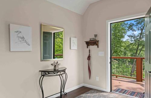Highlands Hills Casa | Stone's Throw by Mirror Lake