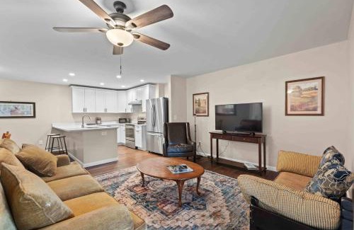 Highlands Hills Casa | Stone's Throw by Mirror Lake