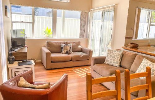 Fingal Bay Casa | Stone's Throw To The Beach 2 92 Rocky Point Road